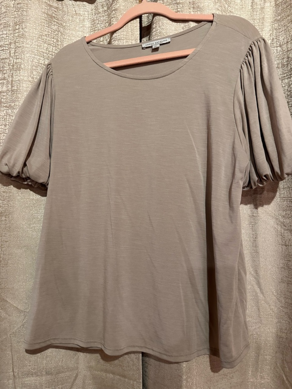 Green Envelope Puff Sleeve Tee in Taupe